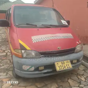 Toyota HiAce 2013 Red