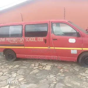 Toyota HiAce 2013 Red