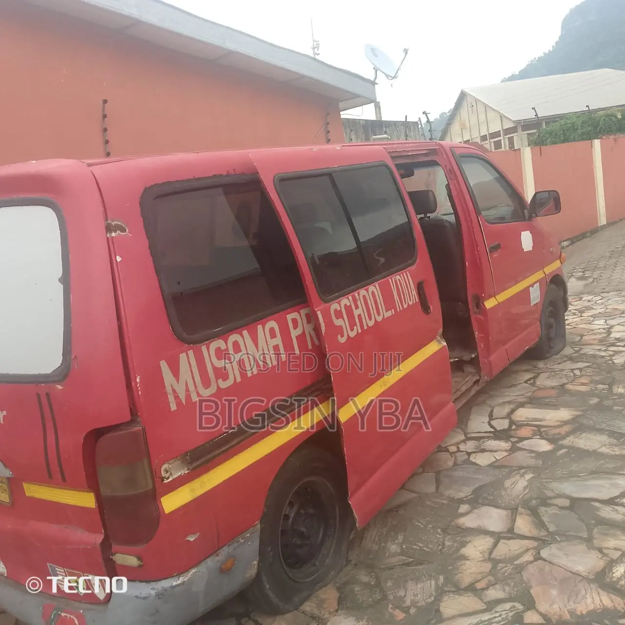 Toyota HiAce 2013 Red