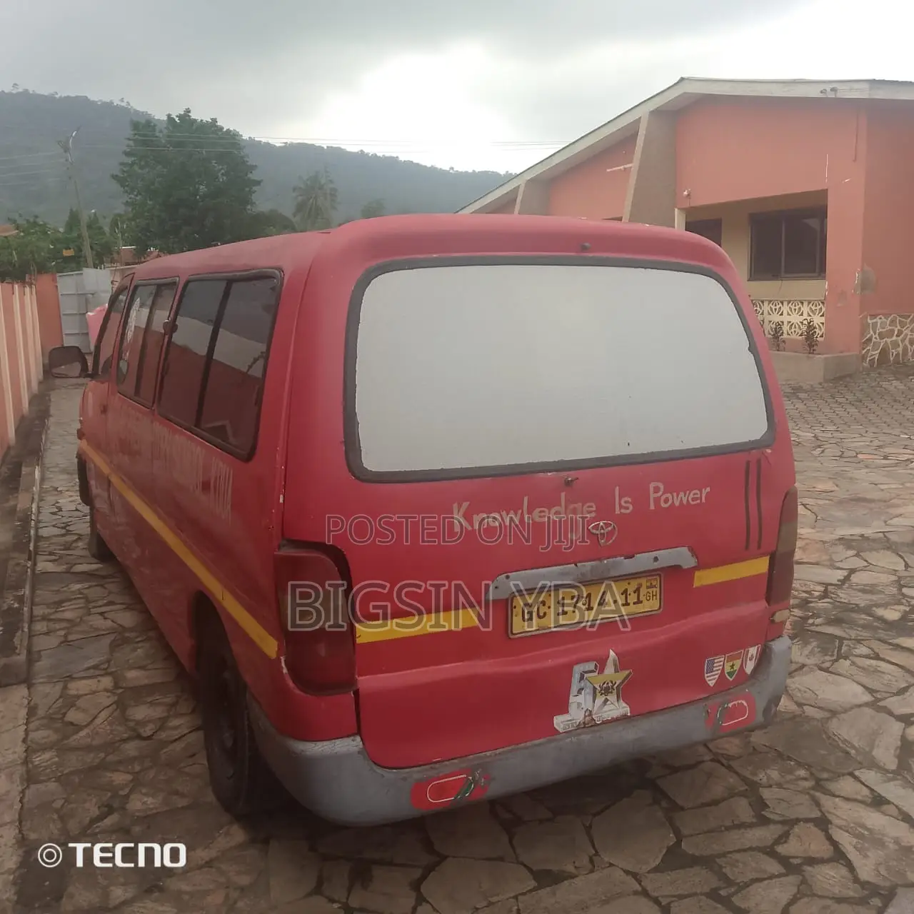 Toyota HiAce 2013 Red