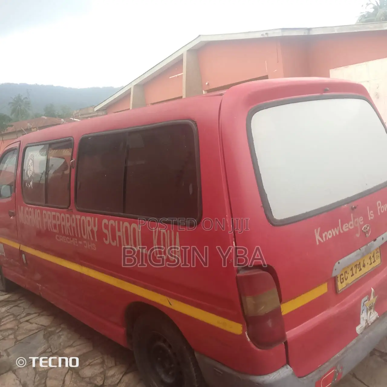 Toyota HiAce 2013 Red