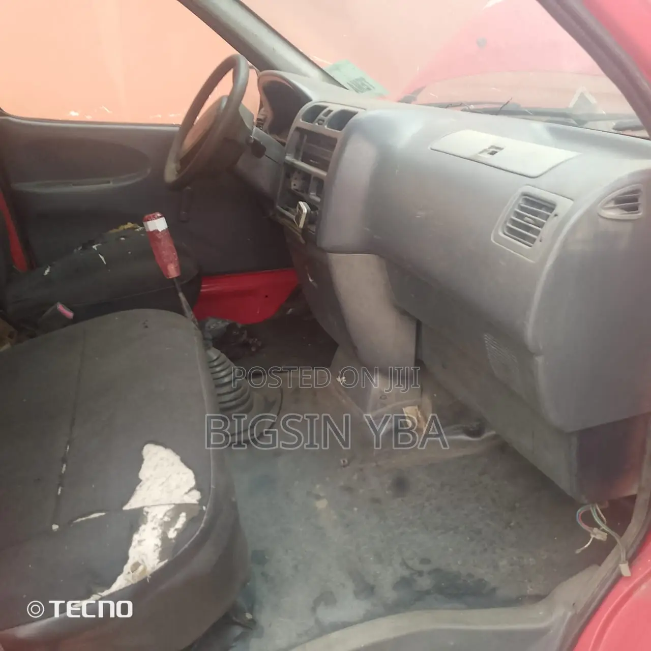 Toyota HiAce 2013 Red