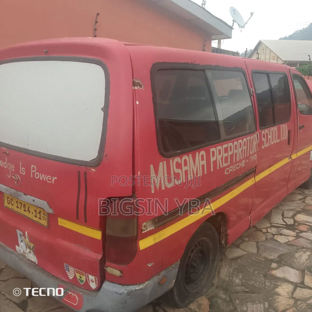 Toyota HiAce 2013 Red