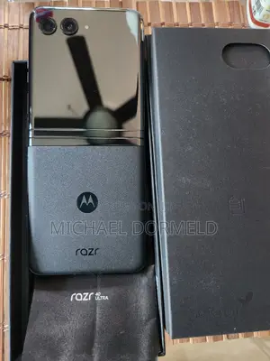New Motorola Razr 5G 256 GB Black
