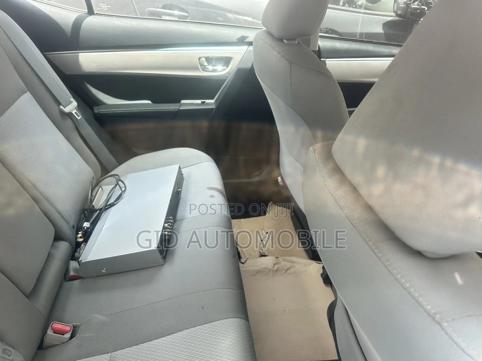 Toyota Corolla LE 4dr Sedan (1.8L 4cyl CVT) 2016 Gray