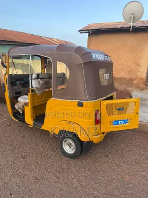 Bajaj RE 2025 Yellow