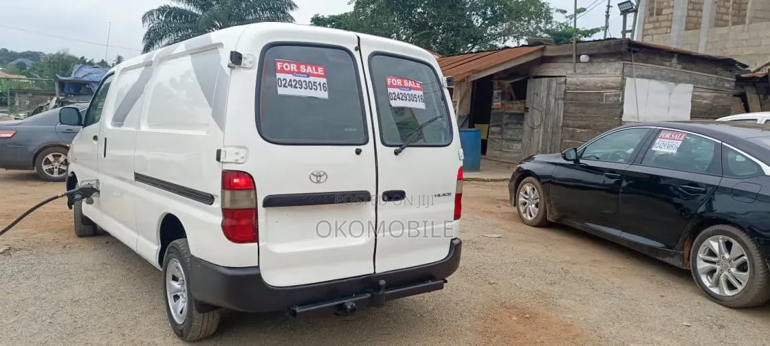 Toyota HiAce 2011 White