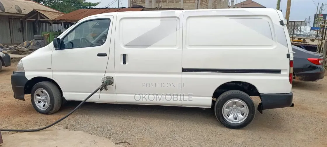 Toyota HiAce 2011 White