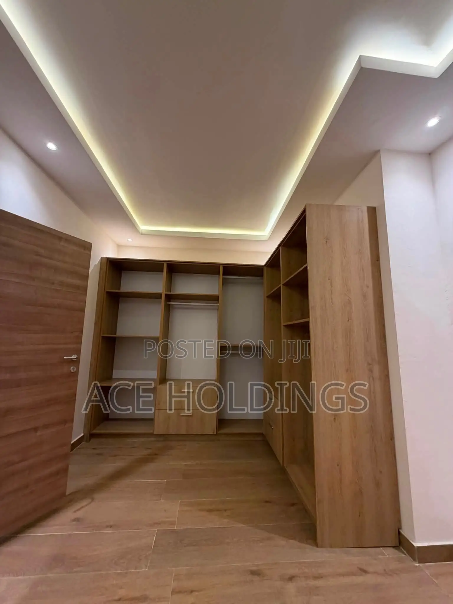 4bdrm Mansion in West Trasacco, School Junction for sale