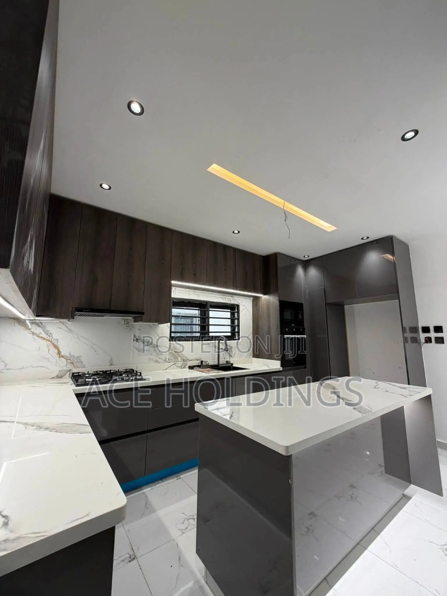 3bdrm Duplex in Lakeside for sale