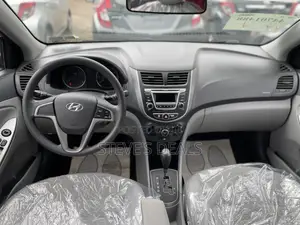 Hyundai Accent SE Hatchback 2016 Black