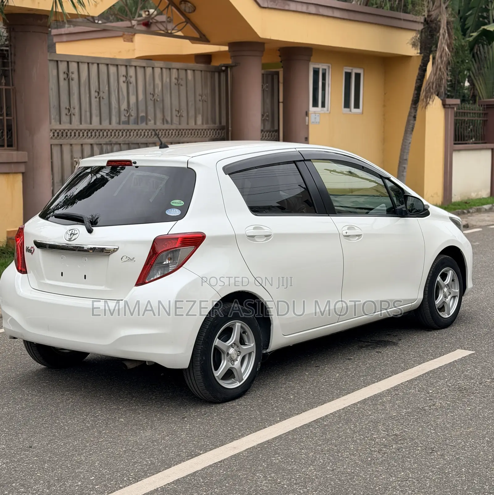 Toyota Vitz 1.3 AWD 3dr 2013 Pearl