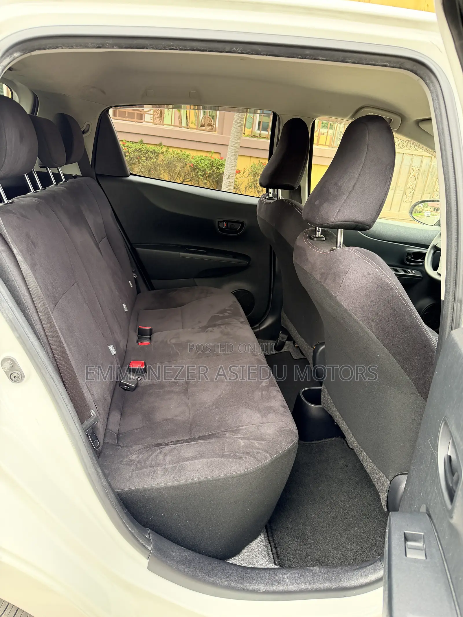 Toyota Vitz 1.3 AWD 3dr 2013 Pearl