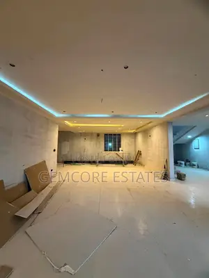 7bdrm Mansion in Adjiringanor, Adjiriganor for sale