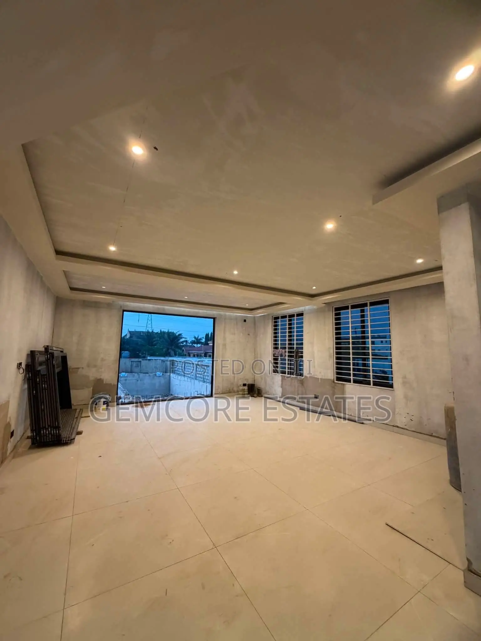 7bdrm Mansion in Adjiringanor, Adjiriganor for sale