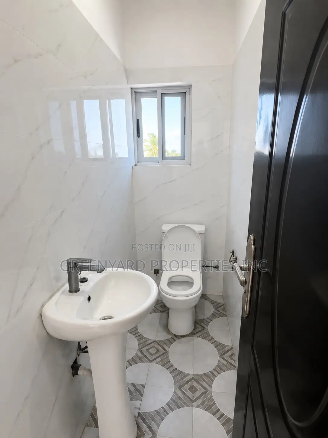 1bdrm Apartment in A&C Mall, East Legon for rent