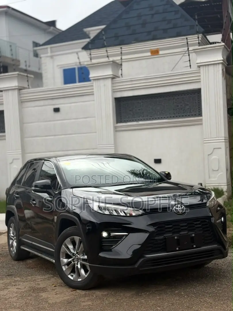 Toyota RAV4 XLE Premium FWD 2024 Black