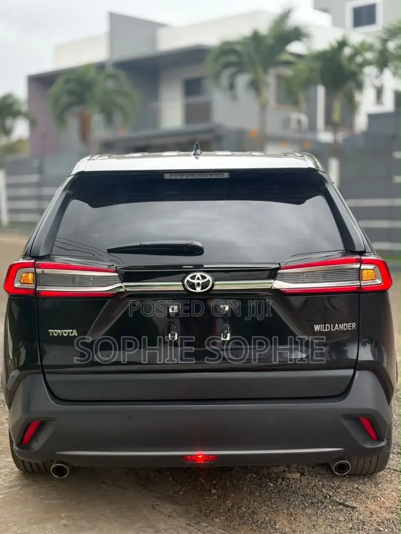 Toyota RAV4 XLE Premium FWD 2024 Black