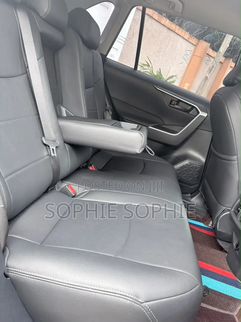 Toyota RAV4 XLE Premium FWD 2024 Black