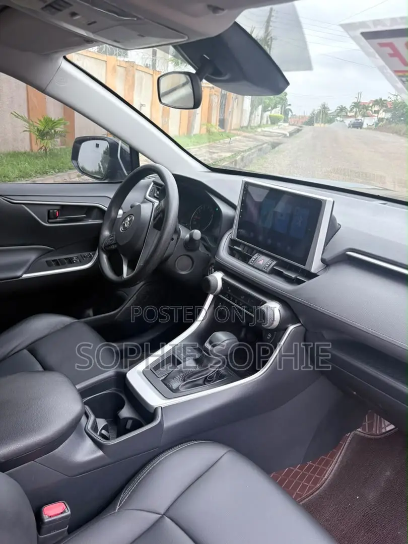 Toyota RAV4 XLE Premium FWD 2024 Black