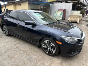 Honda Civic EX Hatchback 2018 Black