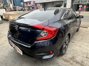 Honda Civic EX Hatchback 2018 Black