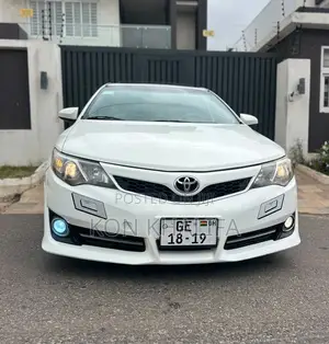 Toyota Camry SE 4dr Sedan (2.5L 4cyl 6A) 2014 White