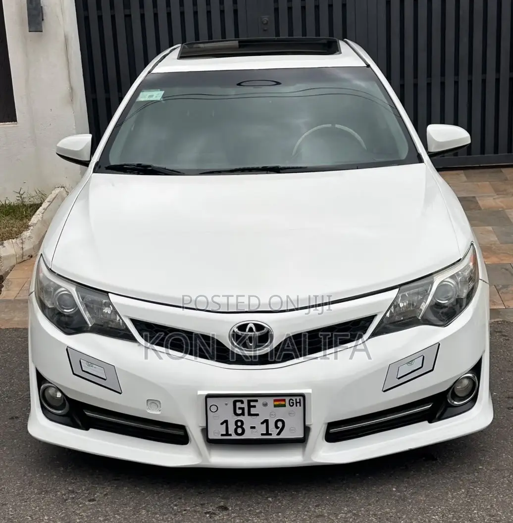 Toyota Camry SE 4dr Sedan (2.5L 4cyl 6A) 2014 White