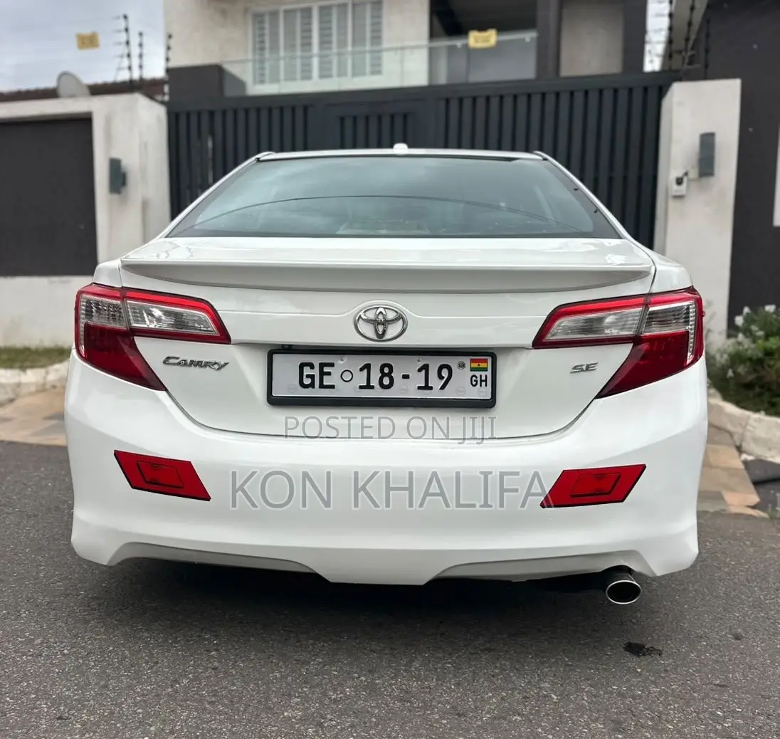 Toyota Camry SE 4dr Sedan (2.5L 4cyl 6A) 2014 White