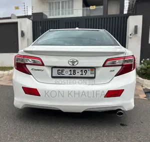 Toyota Camry SE 4dr Sedan (2.5L 4cyl 6A) 2014 White