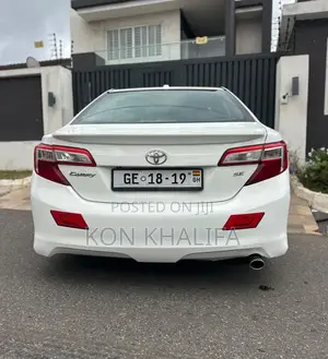 Toyota Camry SE 4dr Sedan (2.5L 4cyl 6A) 2014 White