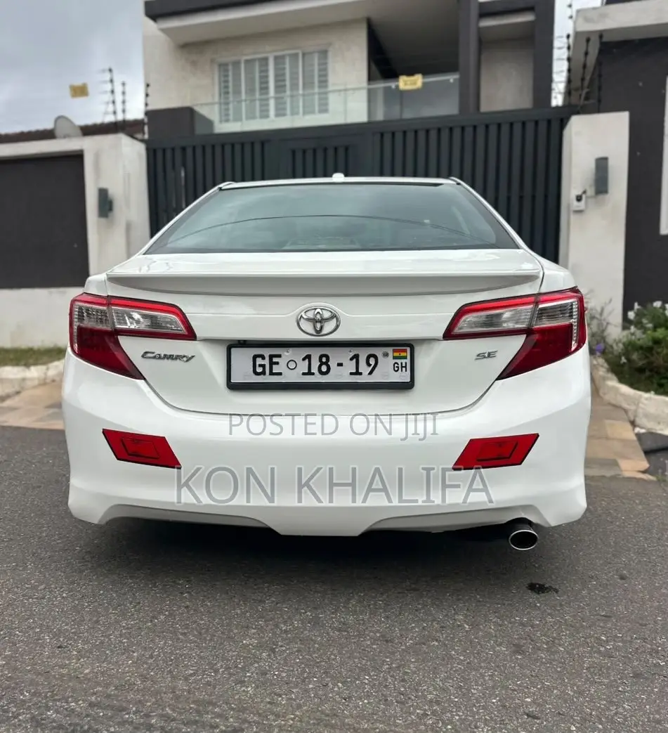 Toyota Camry SE 4dr Sedan (2.5L 4cyl 6A) 2014 White