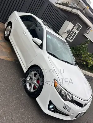 Toyota Camry SE 4dr Sedan (2.5L 4cyl 6A) 2014 White
