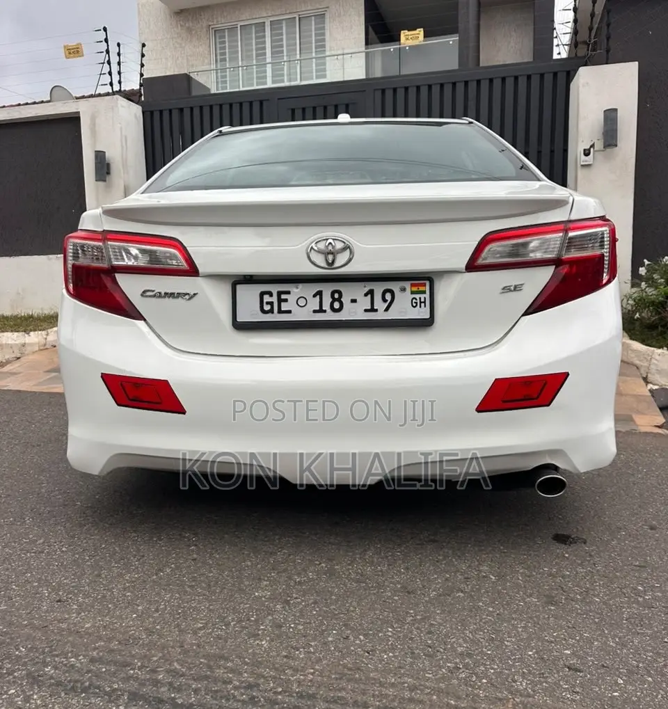 Toyota Camry SE 4dr Sedan (2.5L 4cyl 6A) 2014 White