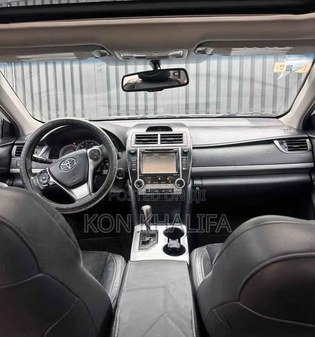 Toyota Camry SE 4dr Sedan (2.5L 4cyl 6A) 2014 White