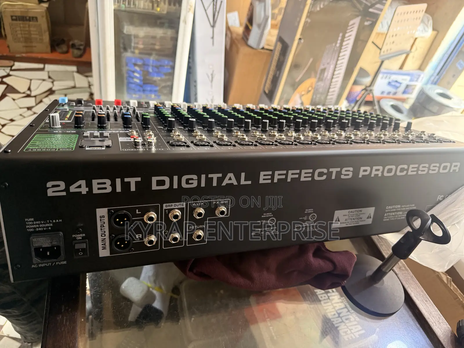 Mackie 18 Channel Mixer