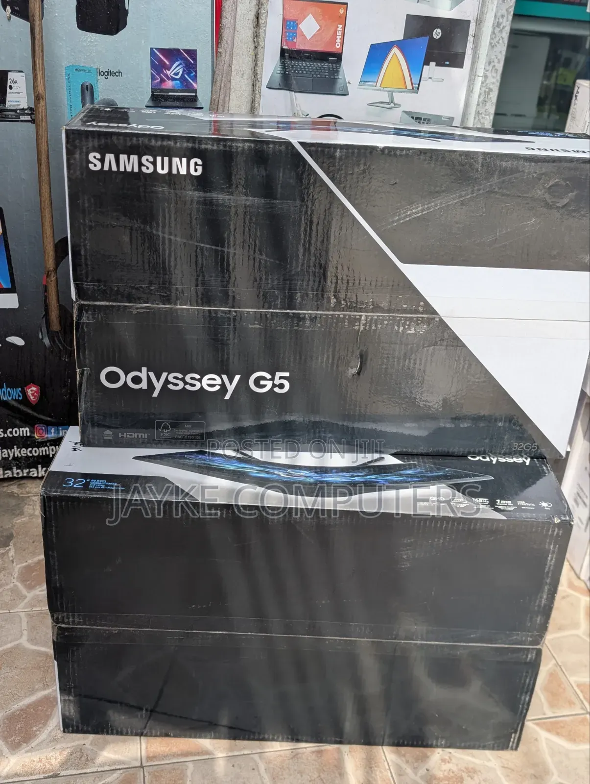 Samsung 27′′ Odyssey G5 (S27CG556EN) QHD 165Hz Curved Gaming Monitor