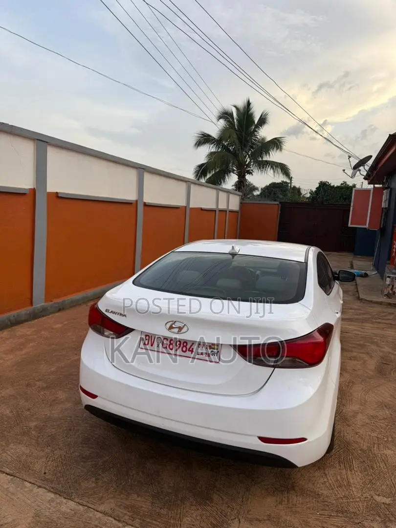 Hyundai Elantra SE Sedan FWD (1.8L 4cyl 6M) 2016 White