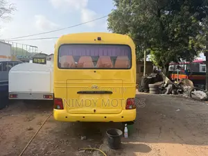 Hyundai County 2014 Yellow