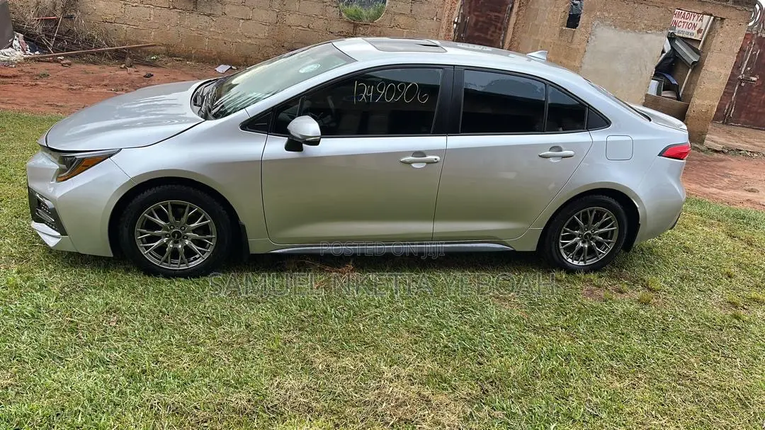 Toyota Corolla XSE 2022 Silver
