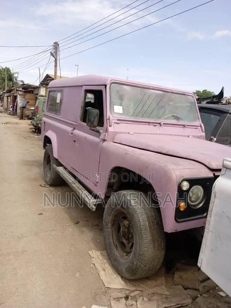 Land Rover Defender 1992 Pink