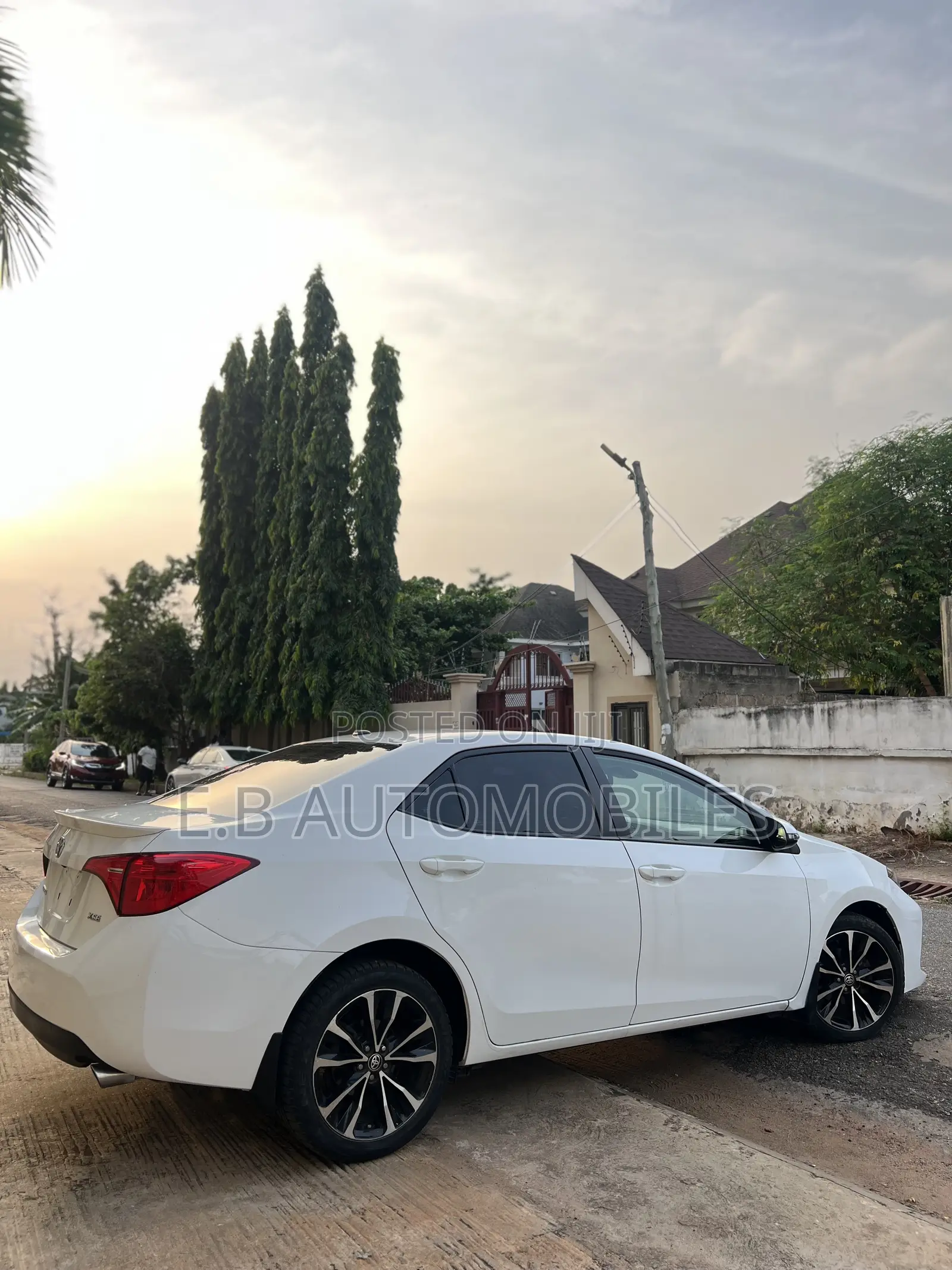 Toyota Corolla XSE 4dr Sedan (1.8L 4cyl CVT) 2017 White
