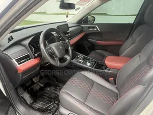 Mitsubishi Outlander 2023 Gray