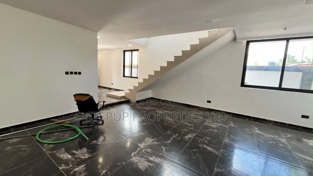 4bdrm House in Roundabout, Tantra Hills for sale