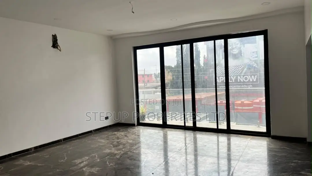 4bdrm House in Roundabout, Tantra Hills for sale