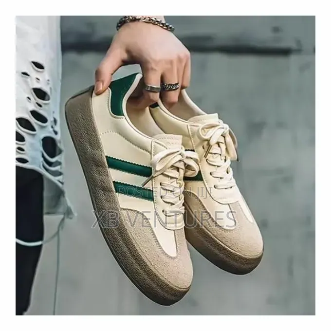 Stylish Low-Top Casual Sneakers the Iconic Double-Stripe Design