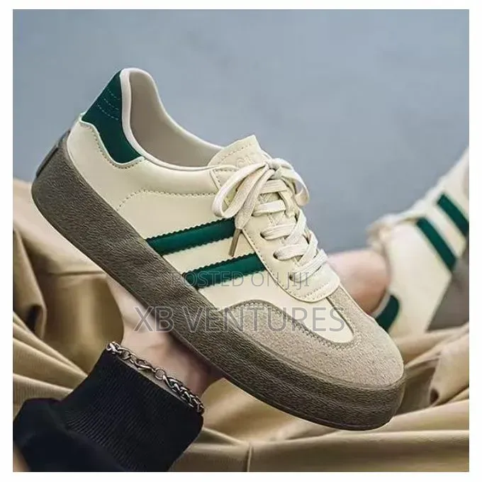 Stylish Low-Top Casual Sneakers the Iconic Double-Stripe Design