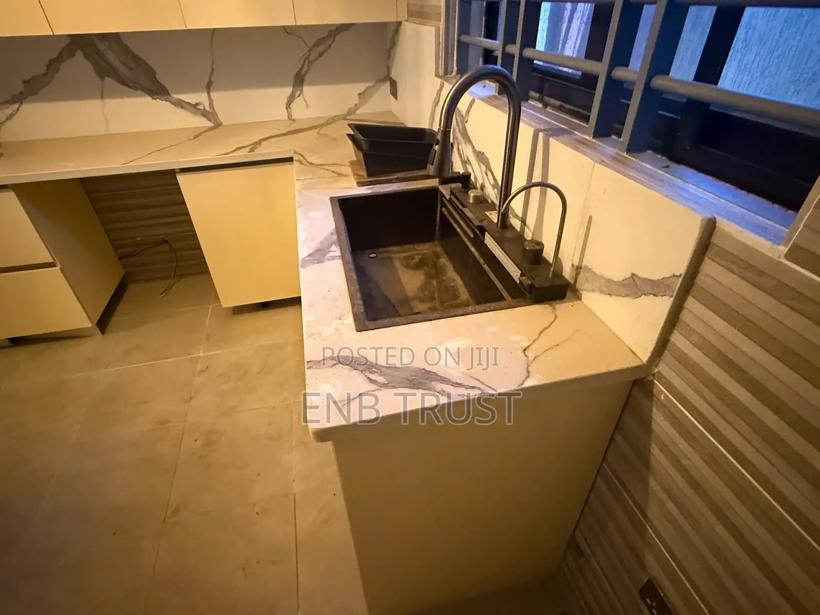 5bdrm Duplex in Lartebiokorshie for rent