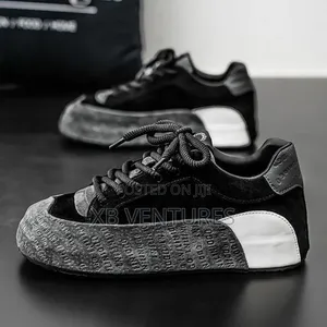 Timeless Vibe Men's
Sneakers