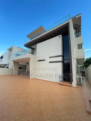 5bdrm House in Ashongman Estate, Police Station for sale